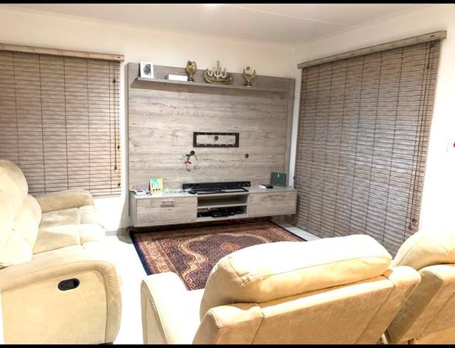 3 BEDROOM TOWNHOUSE FOR SALE IN CELTISDAL